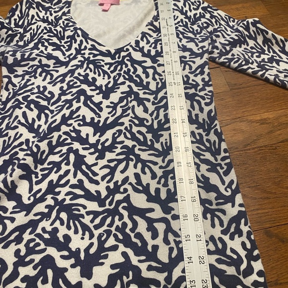 Lilly Pulitzer Blue Coral Print Long Sleeve V-Neck Top – Size S - Picture 6 of 8